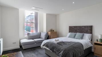 2 bedrooms, iron/ironing board, free WiFi, bed sheets