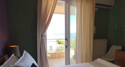 Classy 1-bedroom condo; WiFi, AC, home-office, playroom, sea view at Salamina