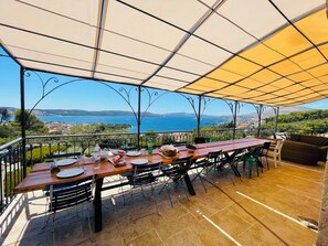 Outdoor dining - Villa with pool, no neighbours, walking distance to center, fantastic see view (Trogir)