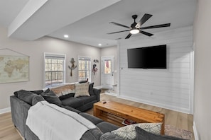 TV, offices - Ultimate Lakeview Stay | Best for Family Getaways! (Leitchfield)