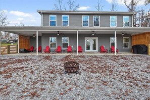 Terrace/patio - Ultimate Lakeview Stay | Best for Family Getaways! (Leitchfield)