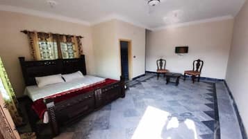 Deluxe Double Room | Soundproofing, iron/ironing board, free WiFi