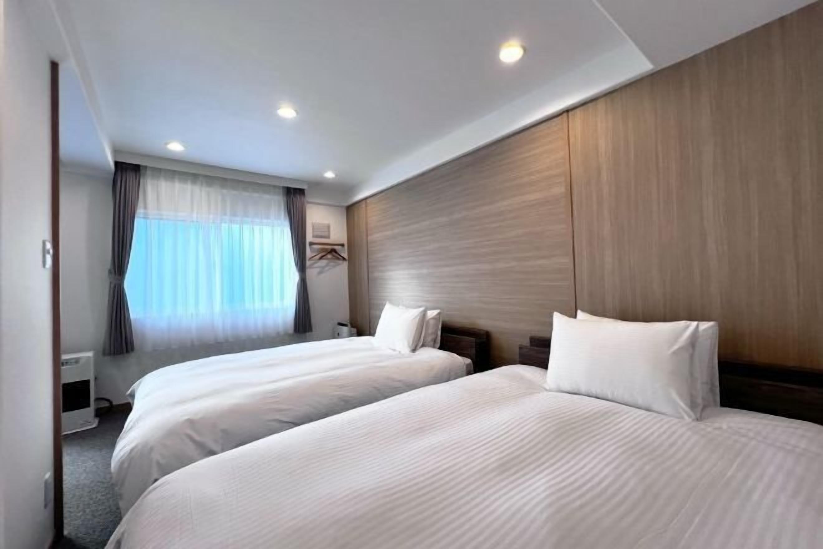 Decoración personalizada, wifi gratis y ropa de cama 