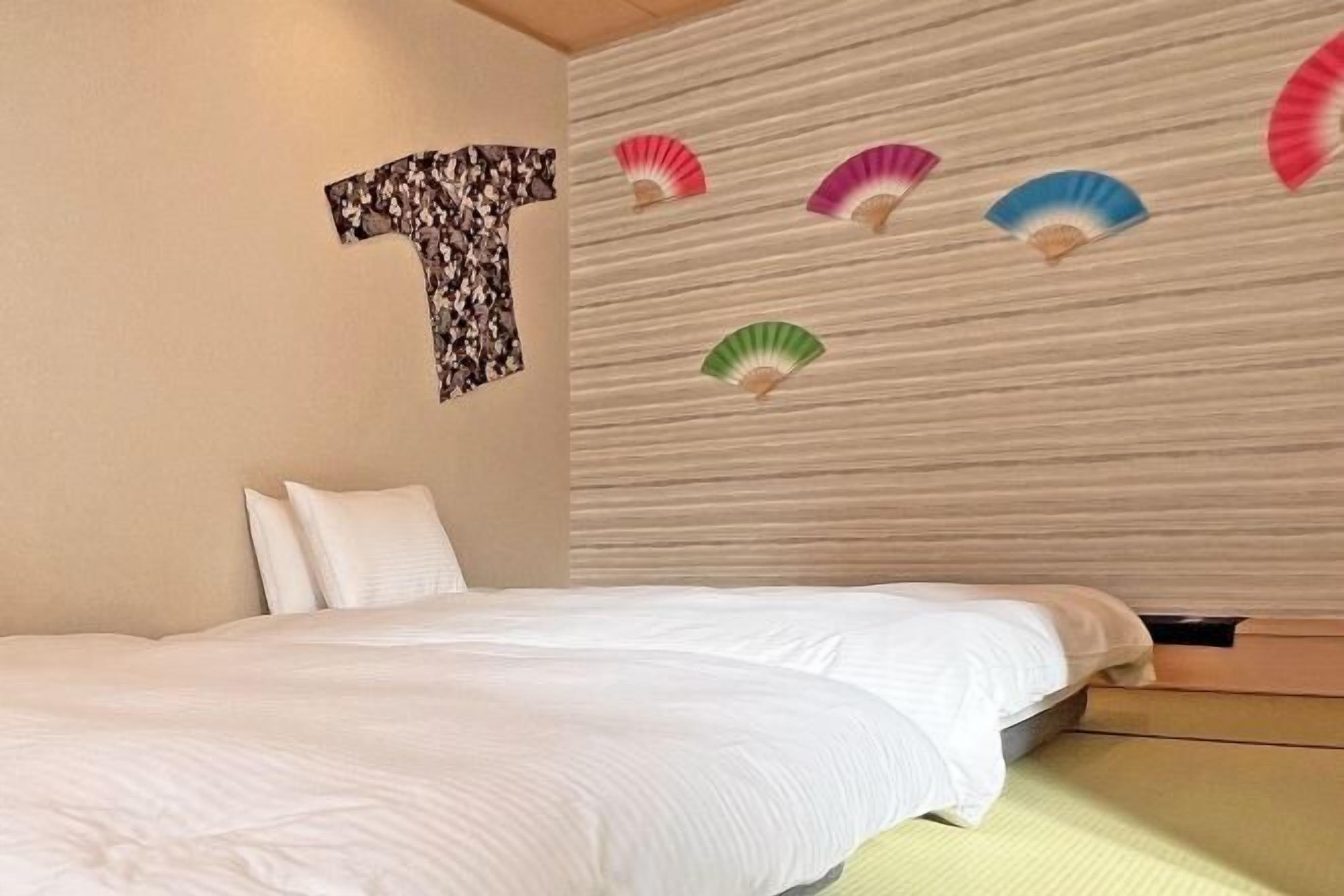 Decoración personalizada, wifi gratis y ropa de cama 