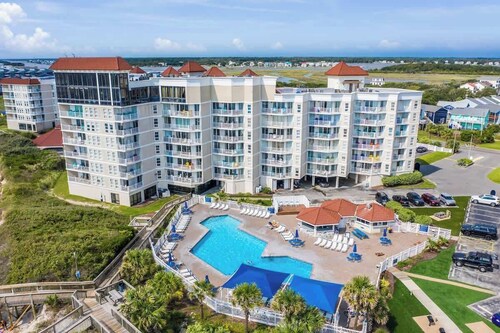 Oceanfront Resort Retreat w/ Stunning Ocean Views