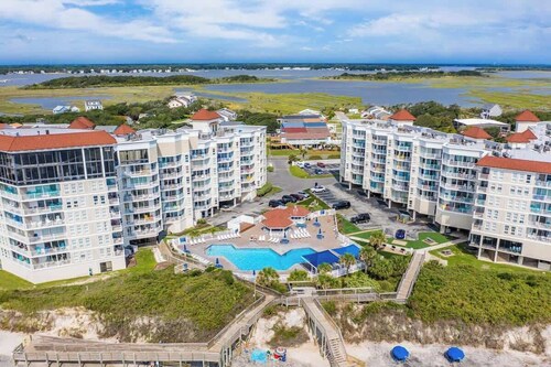 Oceanfront Resort Retreat w/ Stunning Ocean Views