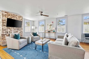 TV - The Rhythm | Charming 1BR in Prime Location! (Charleston)