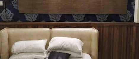 Deluxe Double Room | Kalis bunyi, seterika/papan seterika, Wi-fi percuma