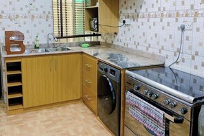 ثلاجة، ميكروويف، فرن، موقد طهي مسطح