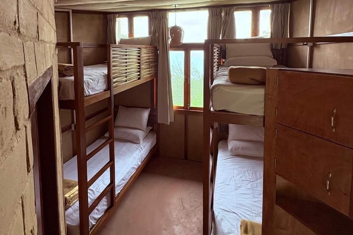 Dormitório compartilhado tradicional, vista para a colina | 1 quarto, Wi-Fi de cortesia