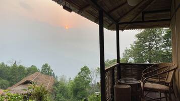 Traditional-Loft, HĂŒgelblick | Terrasse/Patio