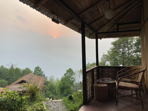 Loft Tradisional, pemandangan bukit | Teras/patio