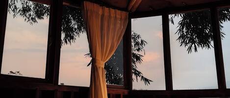 Traditional Loft, Hill View