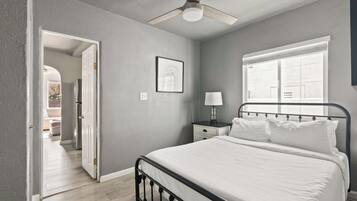 3 bedrooms, desk, iron/ironing board, WiFi