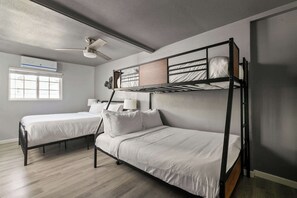 3 bedrooms, desk, iron/ironing board, WiFi
