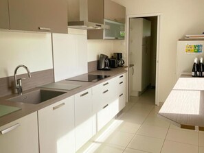 Refrigerador, microondas, horno y lavavajillas 