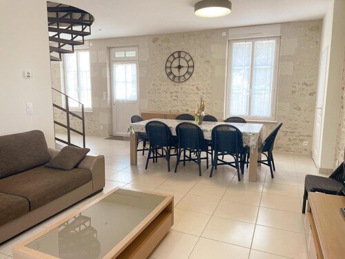 Alojamiento en el Valle del Loira: comodidad, jardín, aparcamiento y WiFi