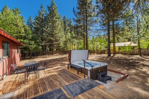 Outdoor dining - The Palisade_AC & Hot Tub, Arcade, Foosball, Dart Board + 1G Wifi, Smart TV's, Surround Sound (Truckee)
