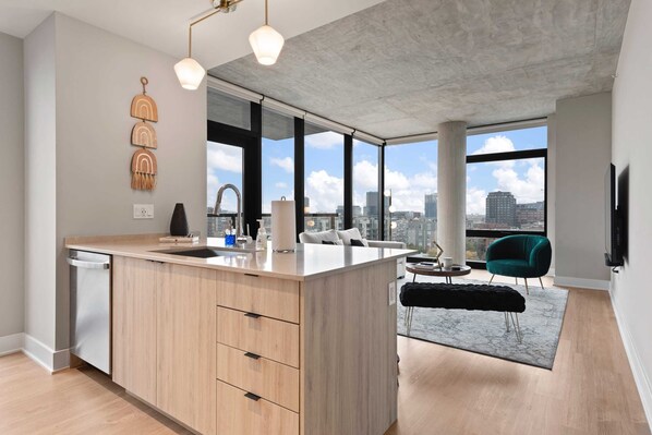 Interior - High-End West Loop 2BR + City Views & Walkability (Chicago)