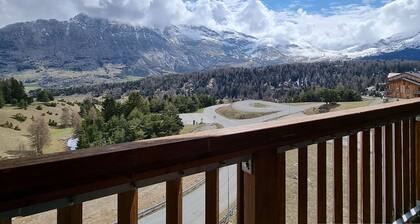 Apartment for 4 near slopes with Parking and Balcony