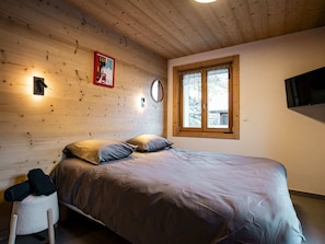 5 bedrooms