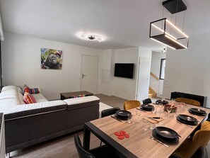 Dining - Duplex lodge for 8 people, 3 parking spaces, near center (Cauterets)