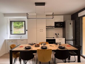 Refrigerador, microondas, horno y lavavajillas