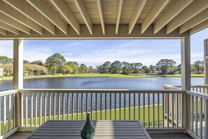 Property grounds - Lakefront 1BR Condo w/ Sunny Porch & Golf Cart in Sandestin! (Miramar Beach)