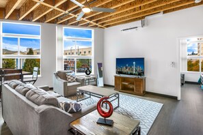 Smart TV - Brand New Condo in Downtown Bremerton (Bremerton)