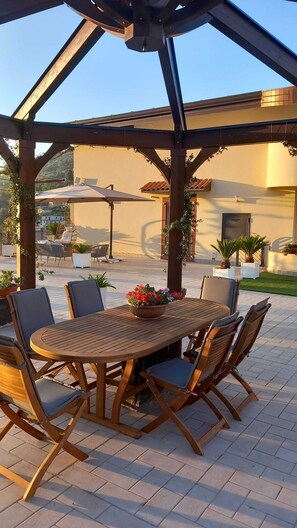 Outdoor dining - Sunshine guesthouse, brand new facility, relaxation in Amalfi-Sorrento coast  (Pimonte)