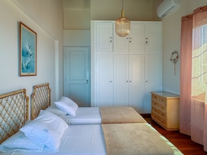 3 bedrooms, travel crib, free WiFi, bed sheets