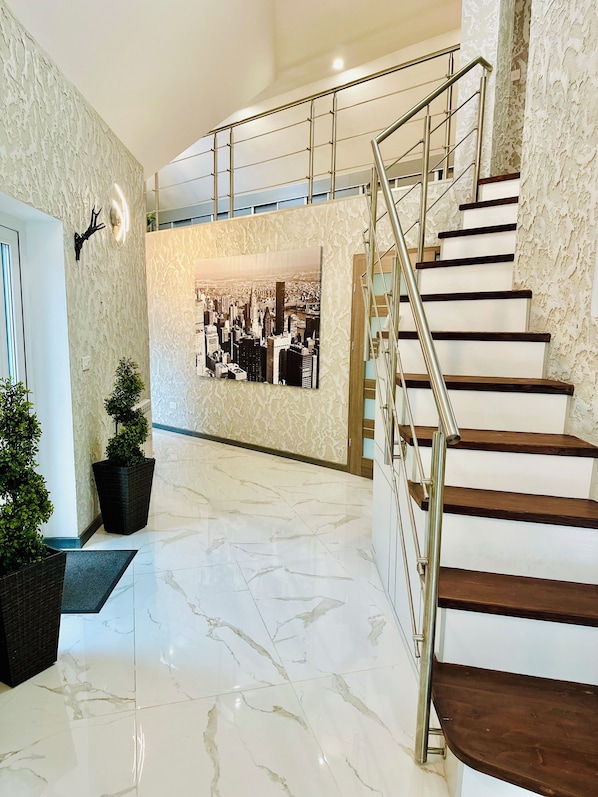 Interior - Charming 3-bedroom property with free WiFi and parking near Kildare village (County Kildare)