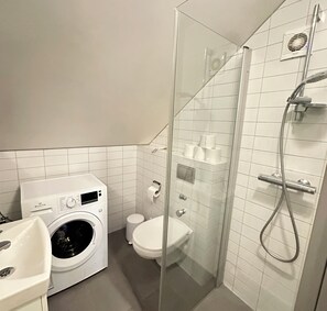 Shower, hair dryer, towels - Apartment in downtown Reykjavik (Reykjavík)