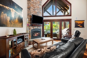 Smart TV, fireplace