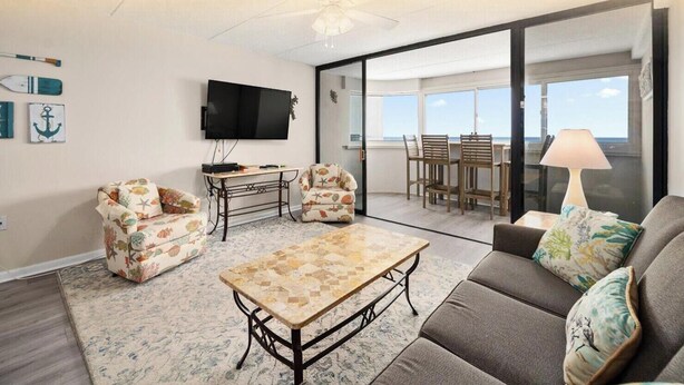 Living area - Gorgeous 3 Bedroom Condo Oceanfront with Pool! (Ocean City)