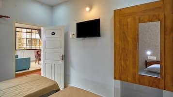 Deluxe Double Room | Iron/ironing board, free WiFi