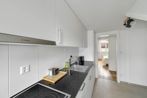 Kühlschrank, Ofen, Herdplatte, Geschirrspüler