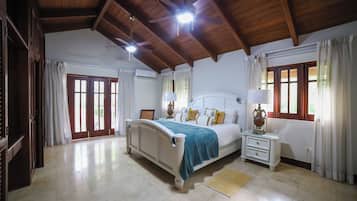 4 habitaciones, tabla de planchar con plancha, wifi y ropa de cama