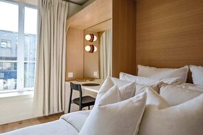 4 habitaciones, escritorio, tabla de planchar con plancha y wifi 