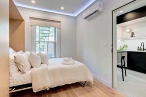 5 Schlafzimmer, Schreibtisch, Bügeleisen/Bügelbrett, WLAN