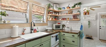"The Hanscom House" 8 MIN walk to DT!