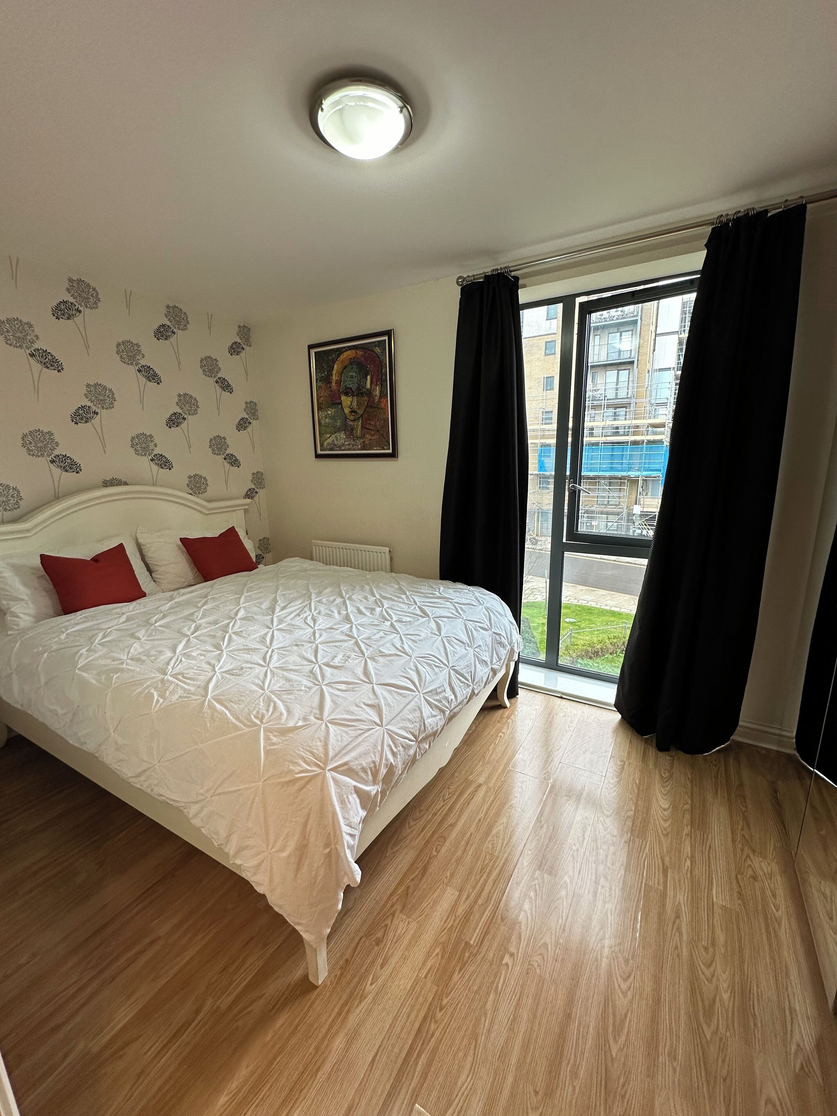 2 habitaciones, tabla de planchar con plancha, wifi y ropa de cama 