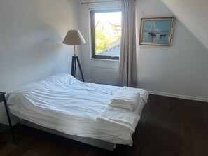 3 bedrooms, iron/ironing board, travel cot, free WiFi