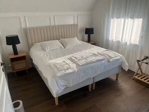 3 عدّة غرف نوم ومكواة/لوح كي وسرير سفر وواي فاي مجانًا