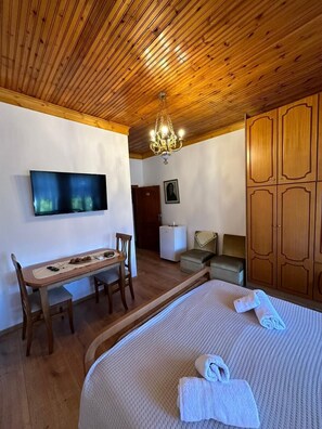 Premium Double Room, 1 King Bed, Private Bathroom, City View