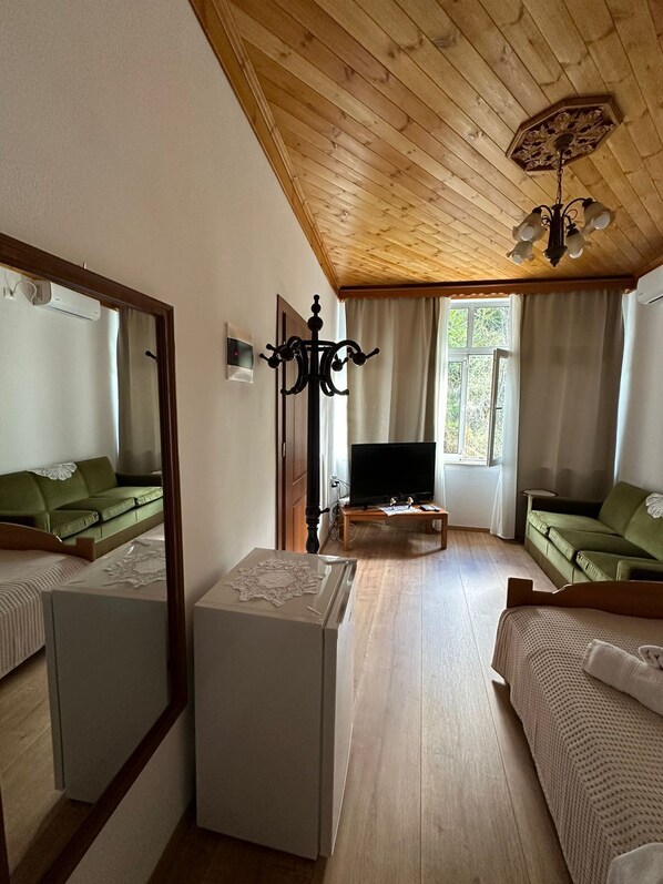 Superior Double Room, Private Bathroom, City View