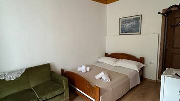 Habitació doble superior, bany privat, vistes a la ciutat | Roba de llit hipoal·lergògena, cobrellits i mobiliari individual