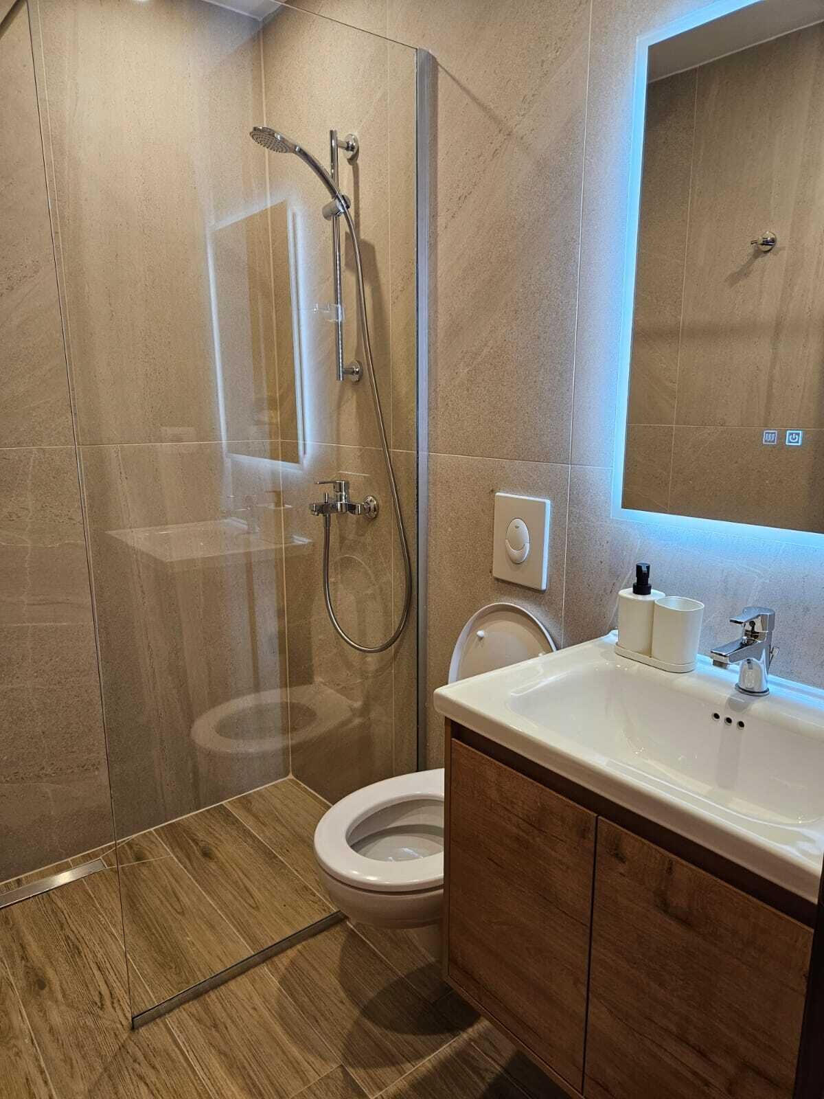 Premium Double Room, 1 King Bed, Private Bathroom, City View | Bathroom