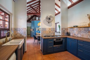 Deluxe Villa | Private kitchen