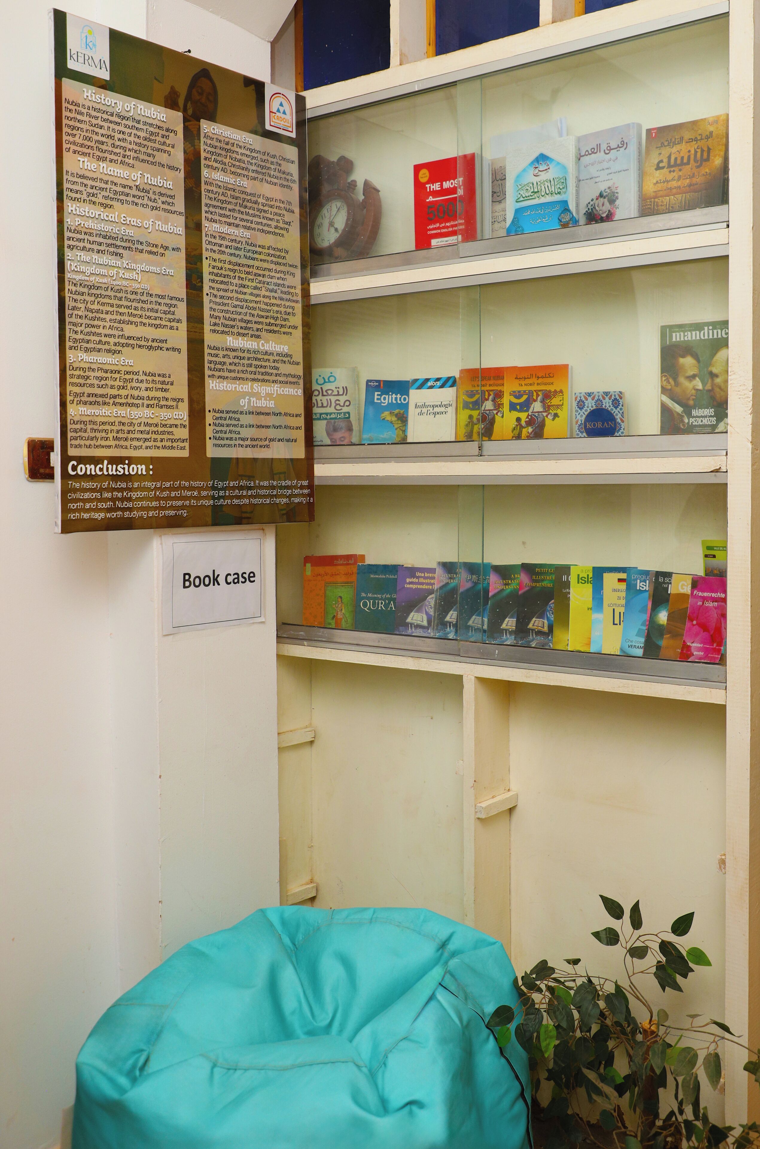 A library with bookshelves, a bookcase, and a bookcase with books.